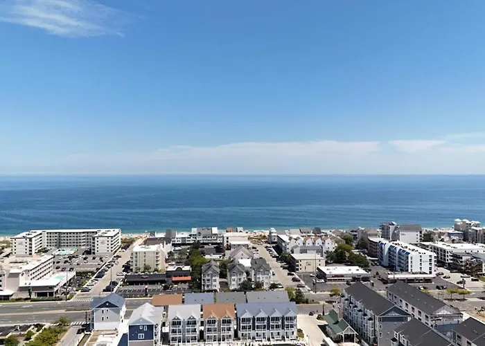 Renovated 1-bedroom With Pool, Bikes, & Access In North Ocean City, Md