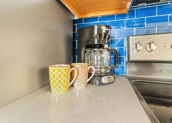 Apartment Renovated 1-bedroom With Pool, Bikes, & Access In North Ocean City, Md