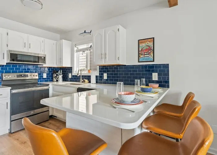 Apartment Renovated 1-bedroom With Pool, Bikes, & Access In North Ocean City, Md *