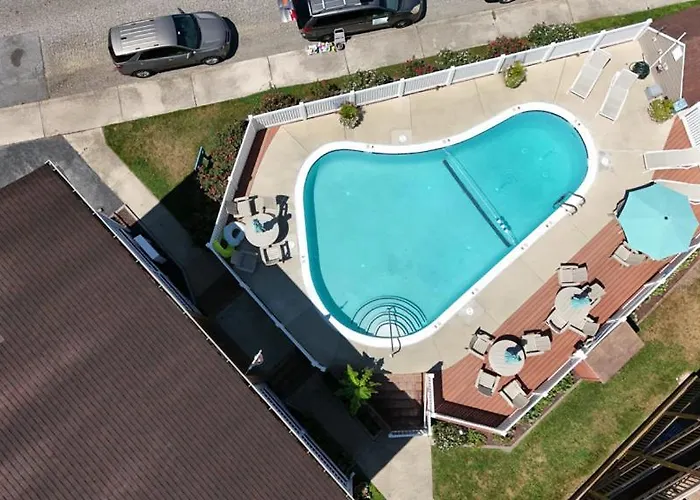 Renovated 1-bedroom With Pool, Bikes, & Access In North Ocean City, Md Ocean City