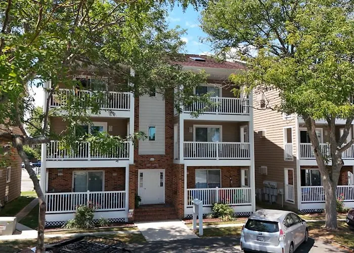 Apartment Renovated 1-bedroom With Pool, Bikes, & Access In North Ocean City, Md *