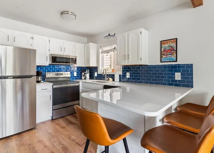 Renovated 1-bedroom With Pool, Bikes, & Access In North Ocean City, Md Ocean City