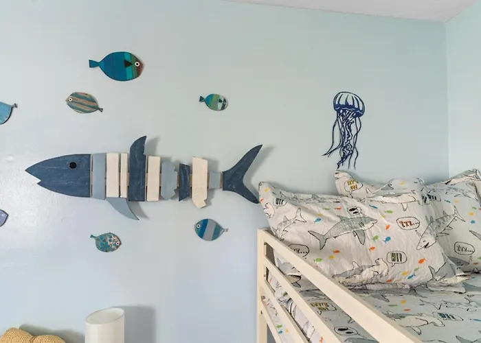Renovated 1-bedroom With Pool, Bikes, & Access In North Ocean City, Md