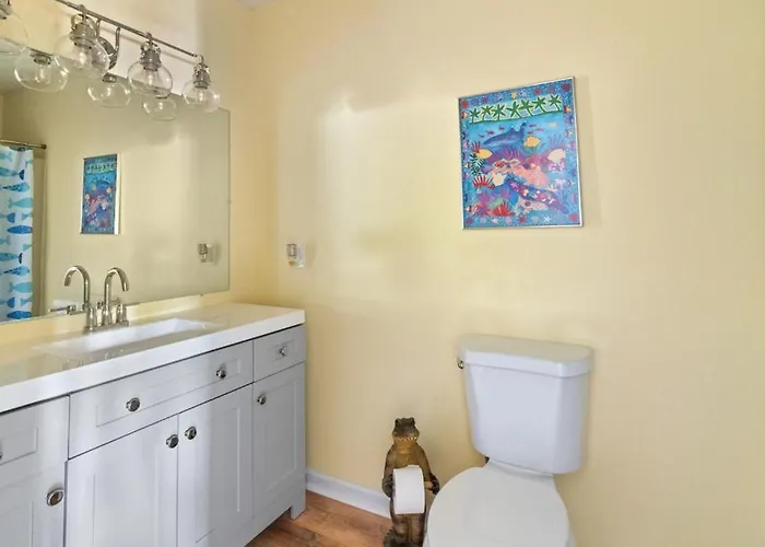 Renovated 1-bedroom With Pool, Bikes, & Access In North Ocean City, Md Apartment