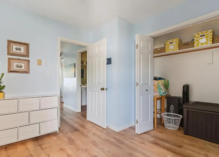 Apartment Renovated 1-bedroom With Pool, Bikes, & Access In North Ocean City, Md *