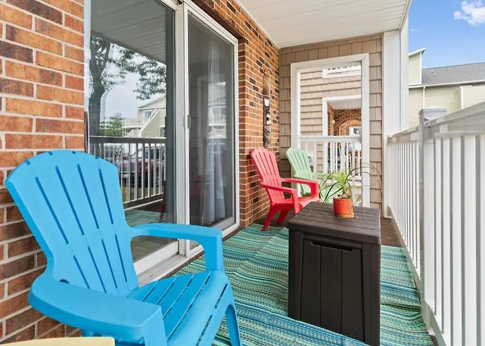 Apartment Renovated 1-bedroom With Pool, Bikes, & Access In North Ocean City, Md *
